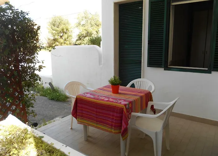 Dei Pini, Con Giardino, Al Mare Di Baia *