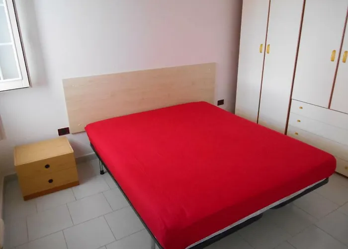 Dei Pini, Con Giardino, Al Mare Di Baia Tatil Evi *