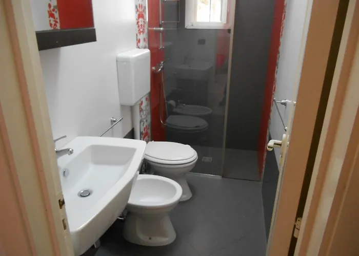 Holiday home Dei Pini, Con Giardino, Al Mare Di Baia *